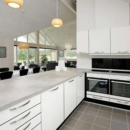 Midtby Sleeps 18 Pool Wifi Vakantiehuis *