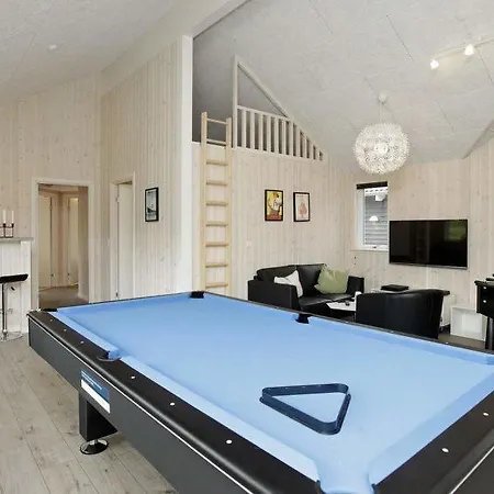 Holiday home Midtby Sleeps 18 Pool Wifi *