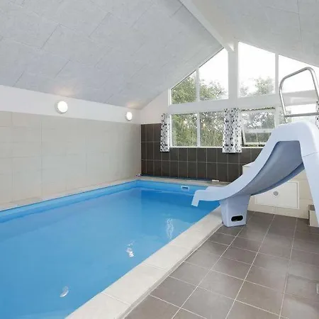 Midtby Sleeps 18 Pool Wifi Vakantiehuis *