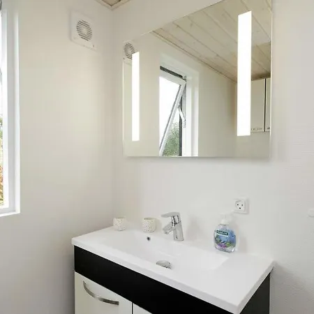 Midtby Sleeps 18 Pool Wifi Blavand