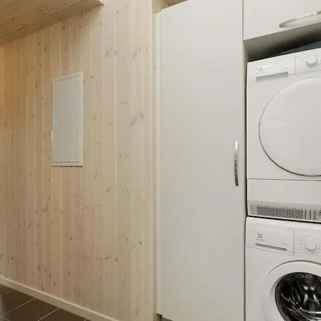 Midtby Sleeps 18 Pool Wifi Vakantiehuis