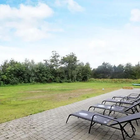 Midtby Sleeps 18 Pool Wifi Vakantiehuis *